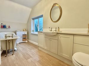 Family Bathroom- click for photo gallery
